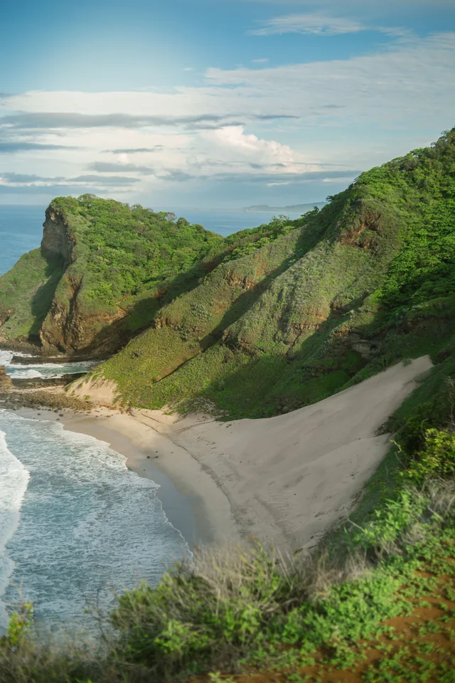 The cliffs and shoreline at Playa Duna